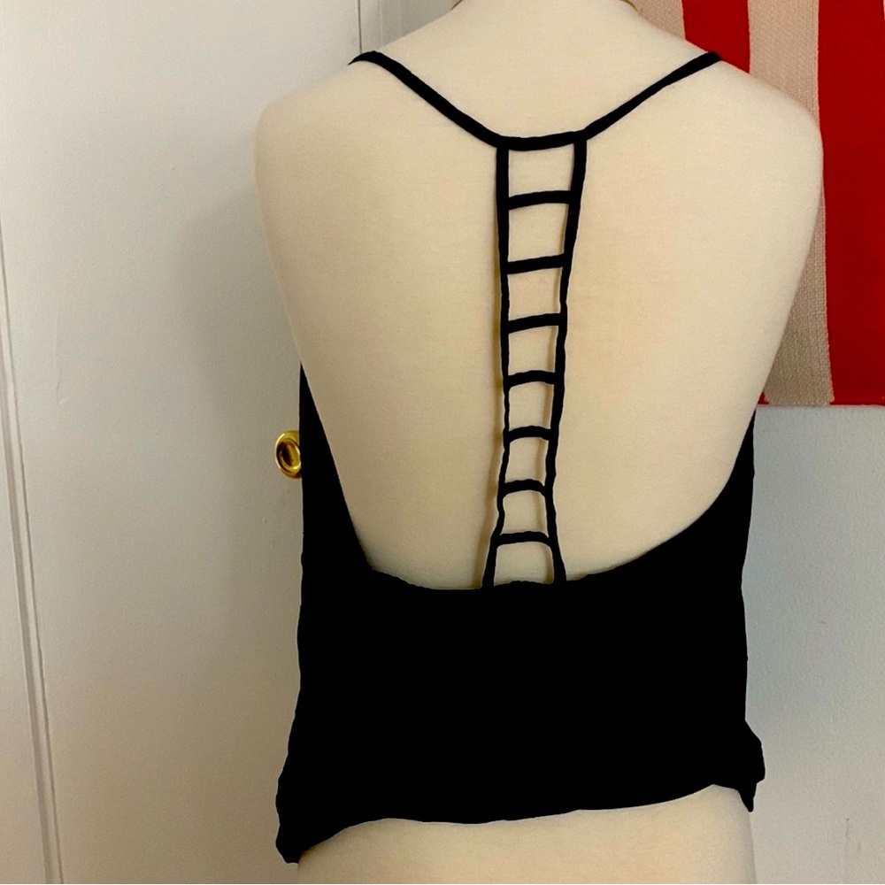 Lululemon top size 8 light, thin, black tank